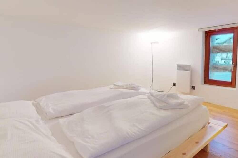 Apartamento entero, Moderno, luminoso apartamento de 1 1/2 habitación con un bonito balcón en un lugar soleado y tranquilo in Bregaglia, Engadina