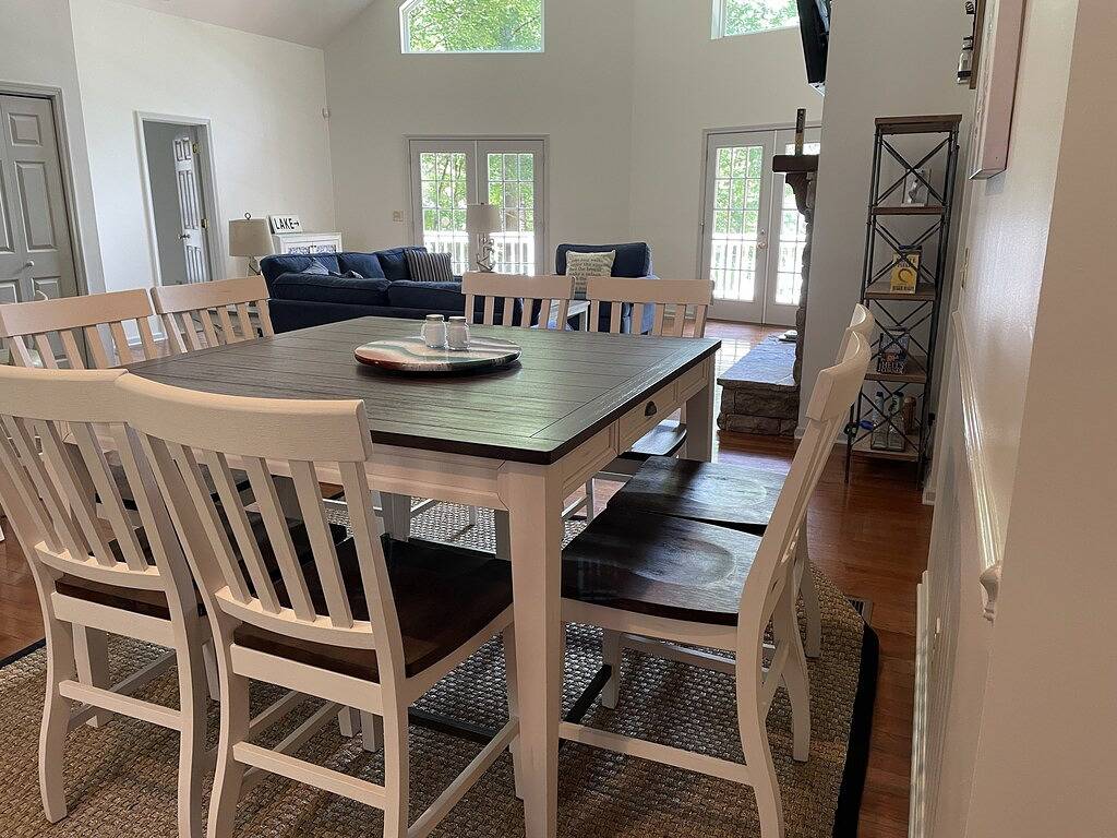 Cheerful 3 Bdrm Lakefront Cottage on Lake Oconee in Lake Oconee