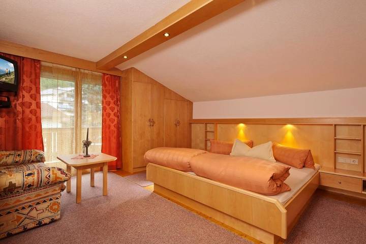 BnB für 10 Personen, mit Balkon und Garten im Ötztal