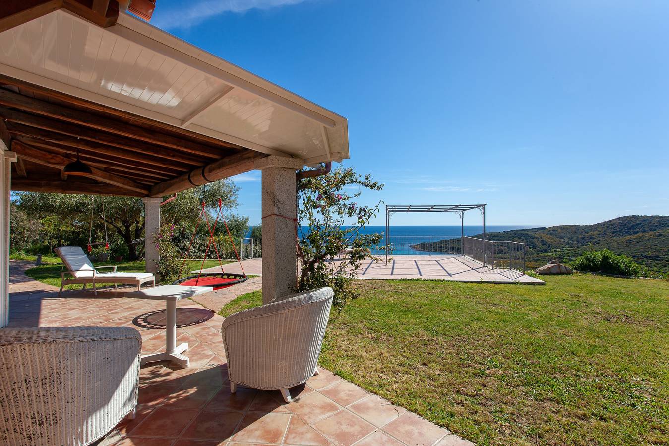 Villa per vacanze "Risveglio Con Alba" con vista mare, giardino e terrazza in La Padula Sicca, San Teodoro