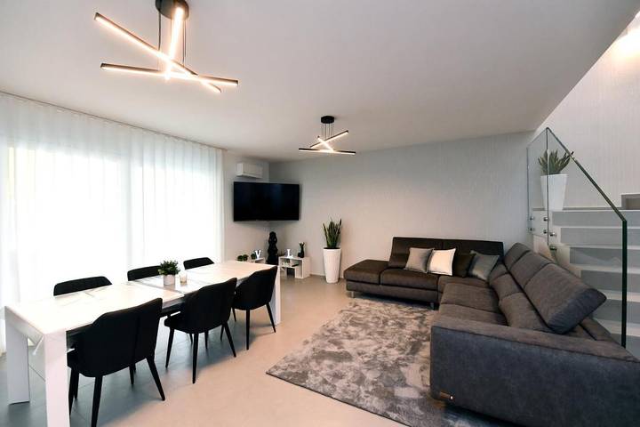 Location de vacances pour 8 personnes, avec jacuzzi ainsi que jardin et piscine, animaux acceptés dans Bellaria-Igea Marina - 3