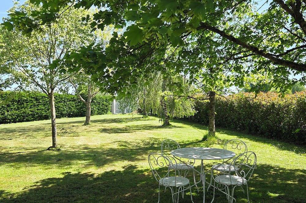 Appartement entier, Gîte de charme à la campagne avec Jacuzzi privatif - détente assurée in Cassagnes-Bégonhès, Aveyron