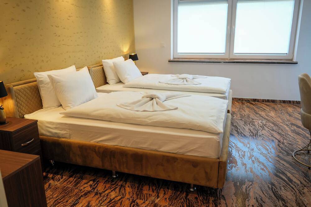 Ganze Wohnung, Business & Messe Apartment • Monteure • 3 Zimmer • Küche • Terrasse • No1 in Berenbostel, Garbsen
