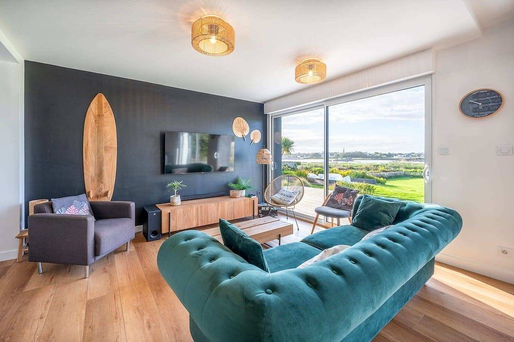 \"La Villa Sur La Baie\" vue sur la baie, piscine intérieure chauffée, plage à 50m in Kerlouan, Région de Brest