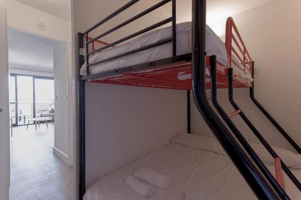 Ganze Wohnung, L'Azur avec terrasse vue mer et piscine accessible in Cannes La Bocca, Cannes