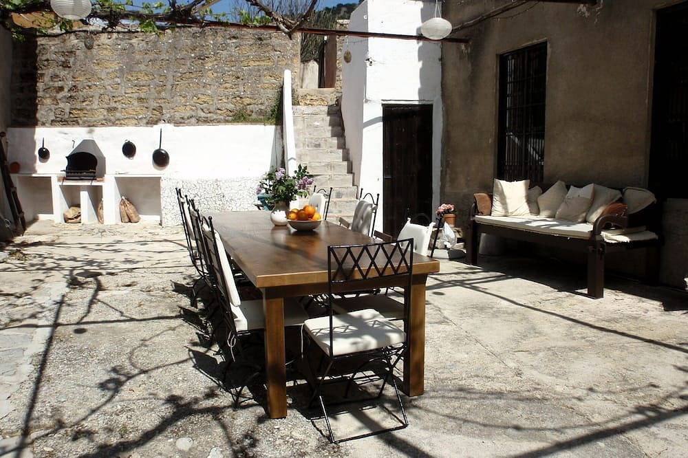Molino Lorca ofrece un alojamiento en el molino retaurado antiguo. in Montefrío, Provincia de Granada