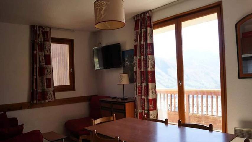 Gîte pour 9 personnes, avec piscine dans Col De La Croix De Fer - 2