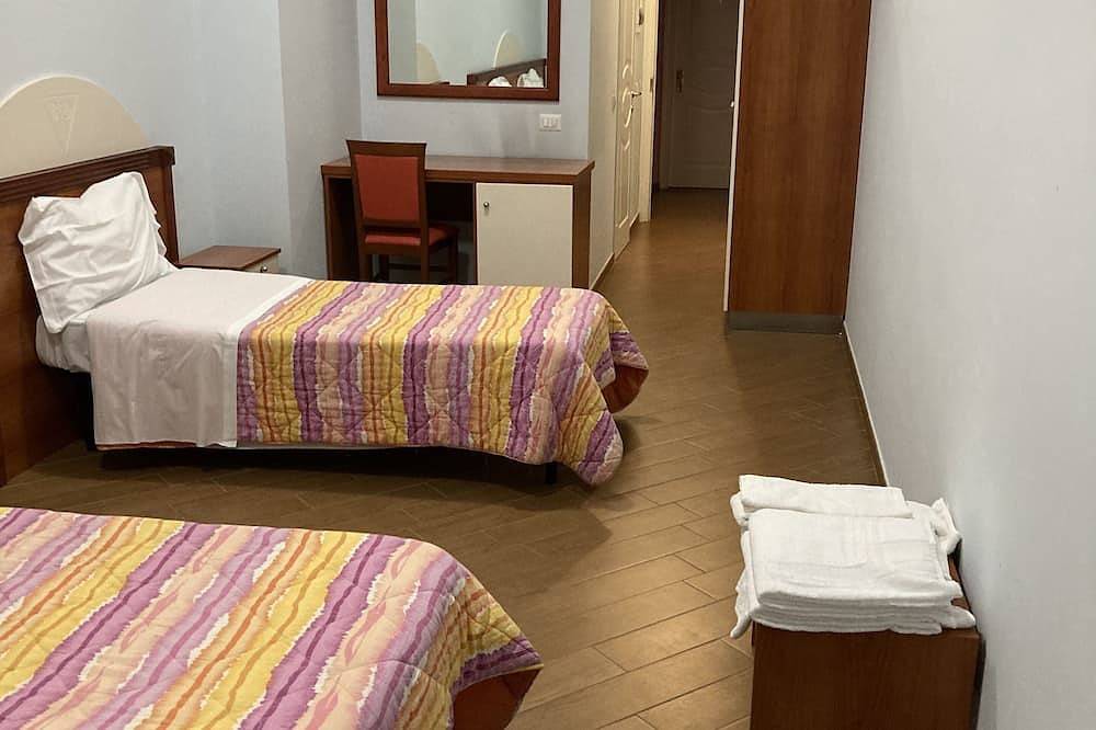 Residence le Ginestre Triple Room N ° 1 in Avezzano, L'Aquila Province