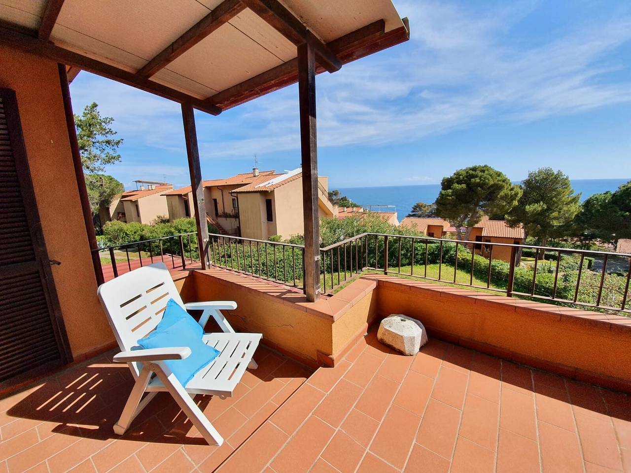 Appartamento intero, Appartamento per vacanze "Capo d'Arco Il Pino" con vista mare, piscina e terrazza in Capo d'Arco, Isola d'Elba