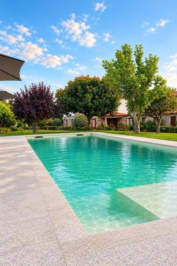 Location de vacances pour 3 personnes, avec Terrasse et Jardin ainsi que Piscine et Vue dans Vila Verde - 2