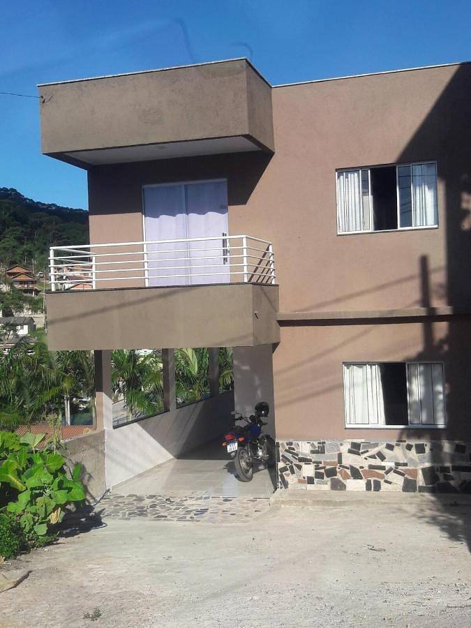 Casas e apartamentos de temporada para 8 pessoas, com vista e balcão em Aracê