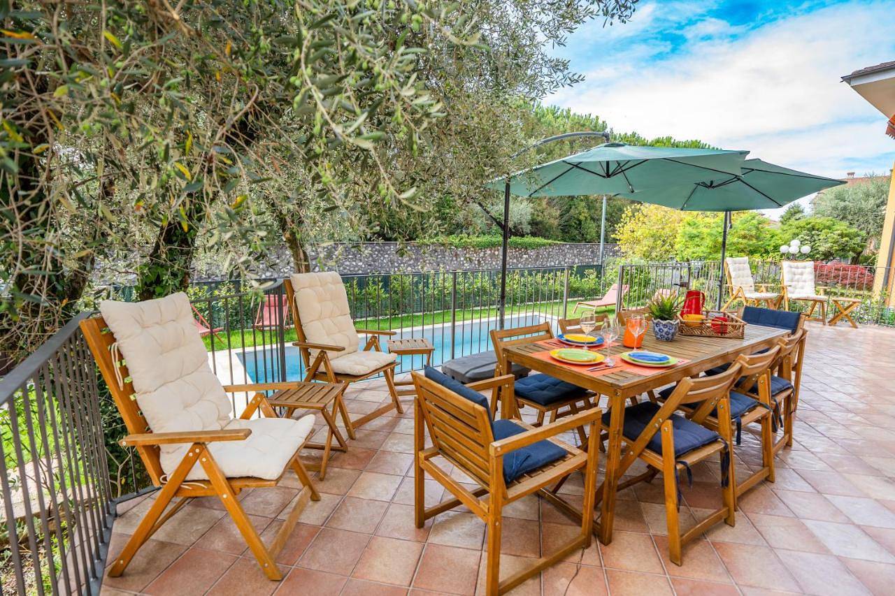 Villa Acqua Blu Gorgeous villa with ample garden in Maderno, Toscolano-Maderno