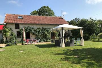 Gîte pour 6 personnes, avec jardin et terrasse à Roiffé