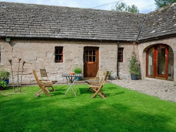 Cottage for 4 people, with garden, with pets in Angus