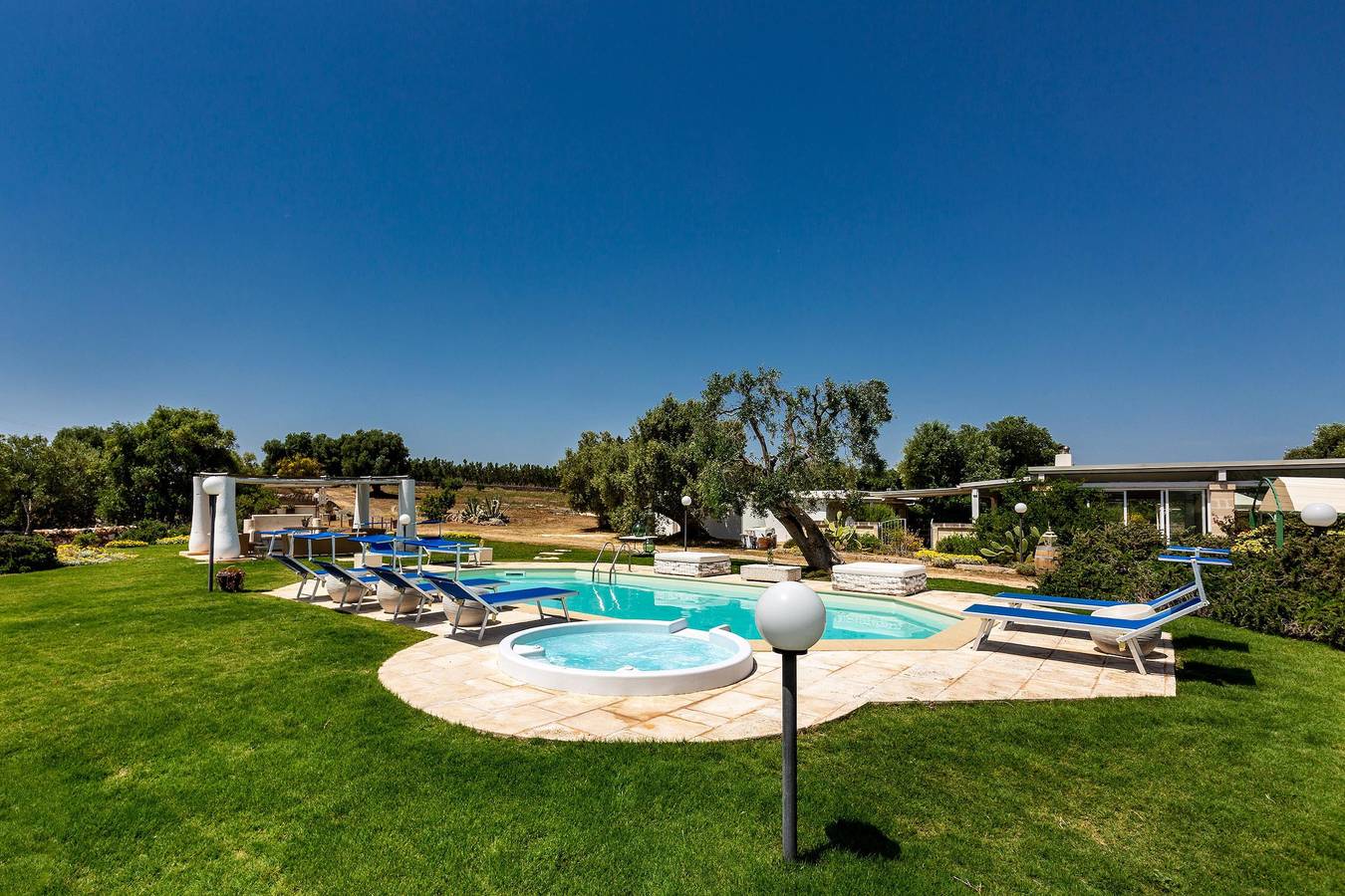 Landgut für 14 Personen mit Terrasse in Fasano, Salento