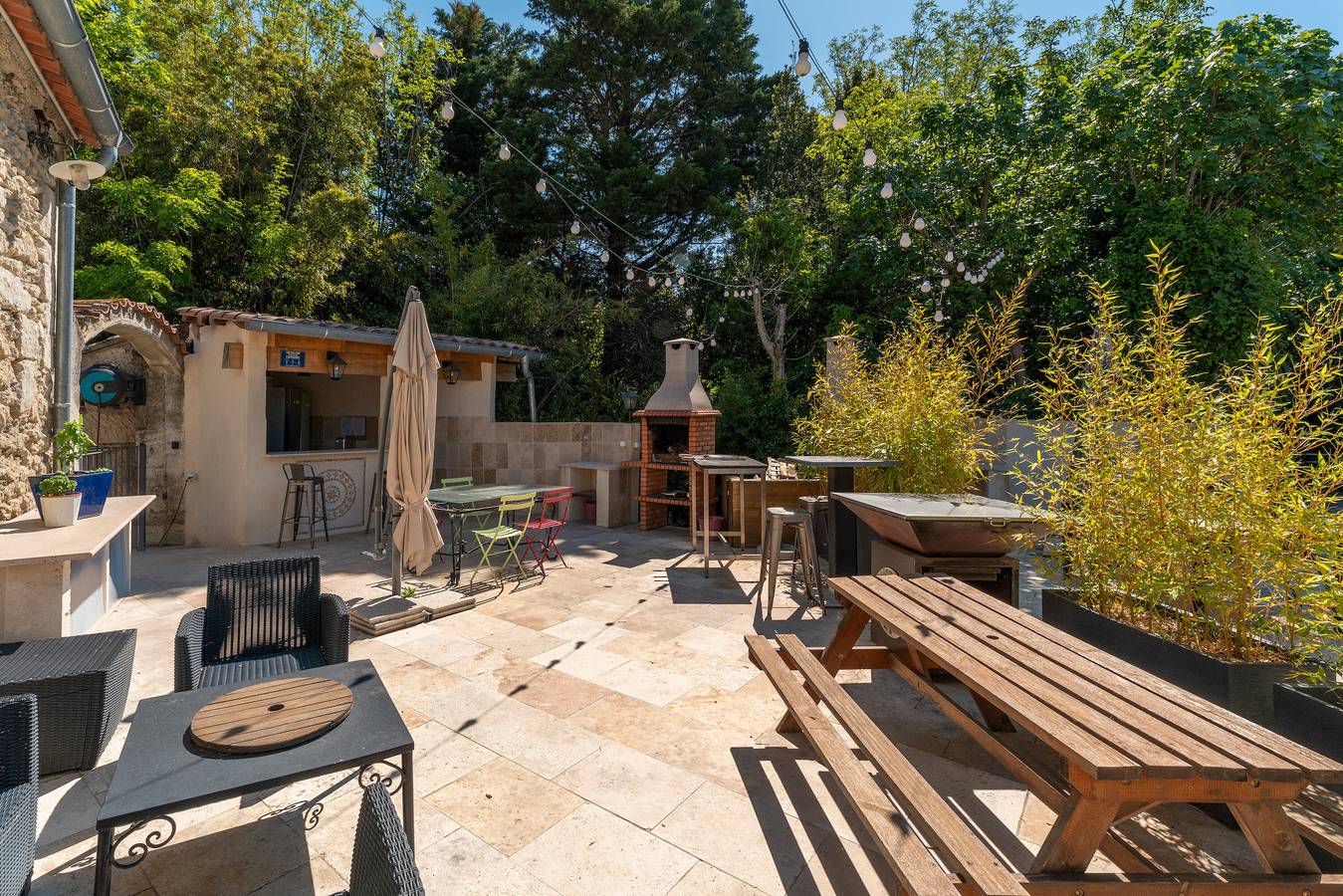 Appartement entier, Appartement 'Léonie' avec piscine partagée, Wi-Fi et climatisation in Avignon, Vaucluse