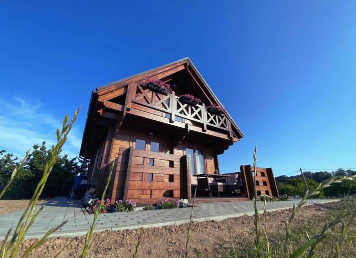 Ferienhaus für 7 Personen, mit Balkon und Terrasse sowie Garten und Kinderpool