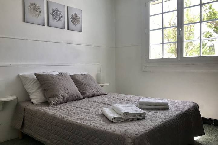 Gîte pour 9 personnes, avec terrasse et jardin, animaux acceptés dans Plage Du Petit Travers Carnon Plage - 2