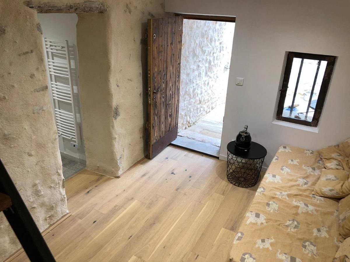 Double Room with Extra Bed in Murs, Parc naturel régional du Luberon