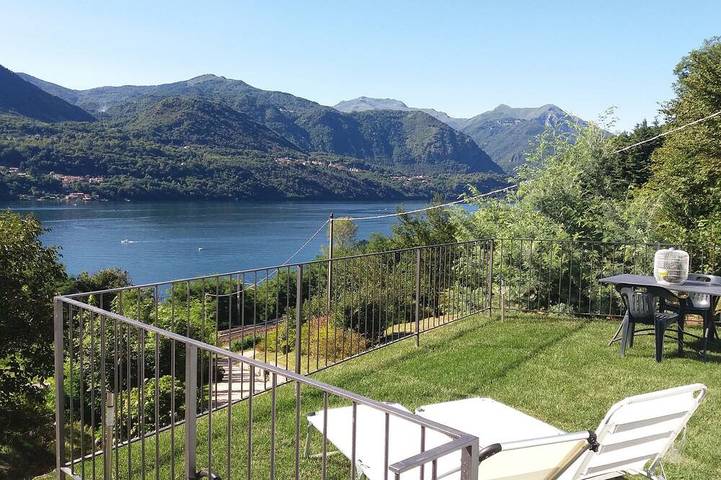 Ferienwohnung für 3 Personen, mit Garten und Whirlpool am Ortasee