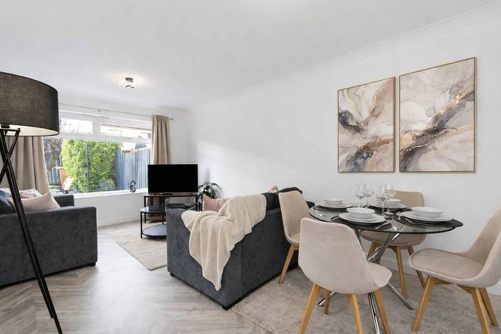 Vacation rental for 8 people, with terrace and yard, kid friendly in Livingston