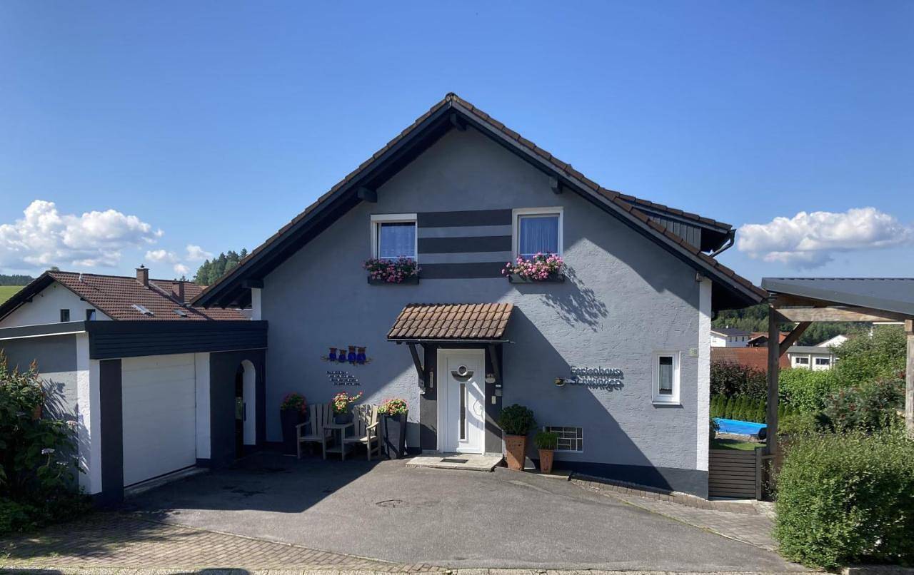 Ganze Wohnung, Two-Bedroom Apartment with Balcony in Böbrach, Ostbayern