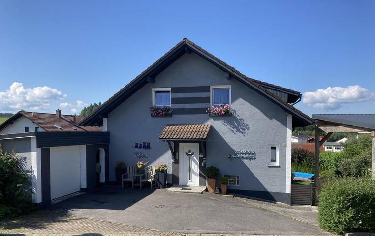 Ferienwohnung für 2 Personen, mit Balkon und Garten sowie Pool und Ausblick in Böbrach