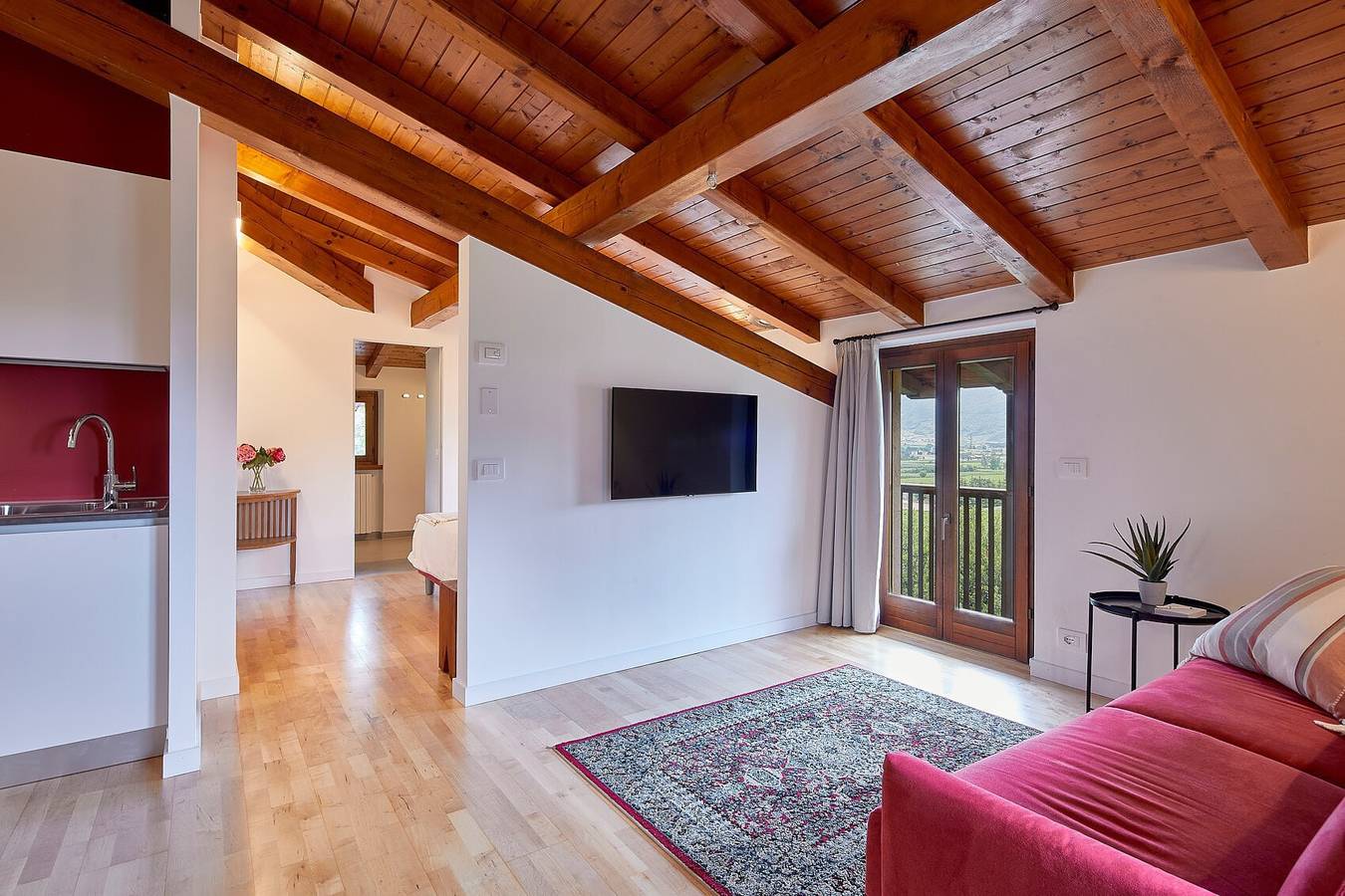 Ganze Wohnung, Ferienwohnung "Papavero" im Dachgeschoss mit Balkon, Blick auf die Berge und Wlan in Ceole, Riva del Garda