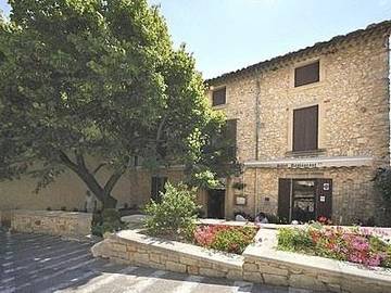 Hôtel pour 2 personnes, avec jardin ainsi que terrasse et vue, animaux acceptés à Le Barroux