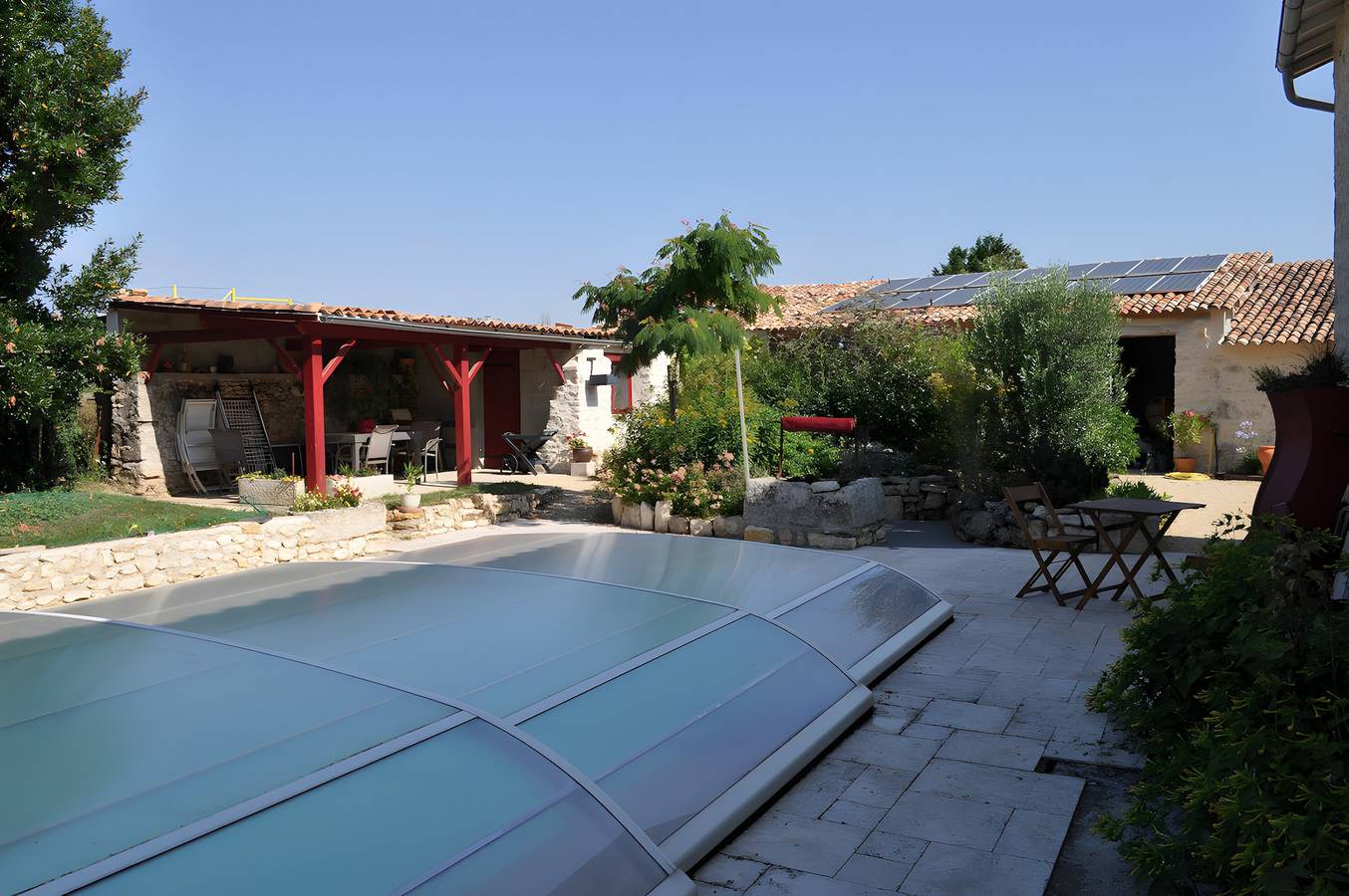 Gîte « À La Tite Boulite » avec piscine partagée, terrasse privée et Wi-Fi in Pouzioux-La-Jarrie, Vouneuil-sous-Biard