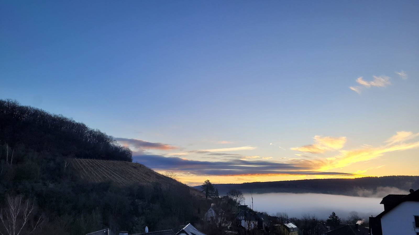 Appartement entier, Appartement « Harmonie » avec vue sur la montagne et grande terrasse couverte avec jardin en pente in Bad Neuenahr-Ahrweiler, Vallée de l'Ahr