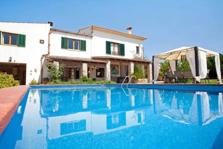 Ferienhaus für 8 Personen, mit Balkon/Terrasse und Terrasse sowie Garten und Pool in Muro