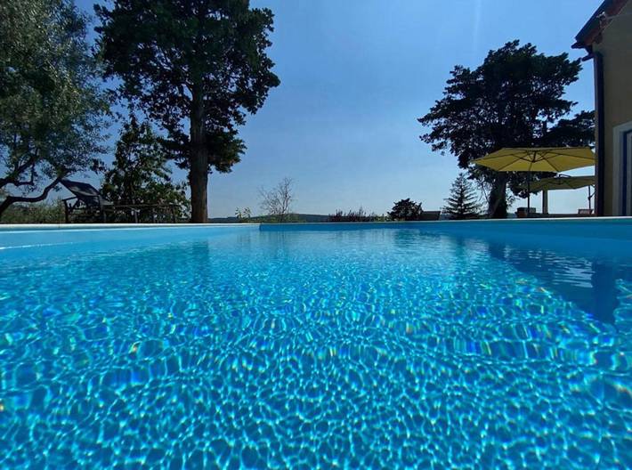 Villa für 10 Personen, mit Ausblick und Pool sowie Garten, mit Haustier in Slowenien