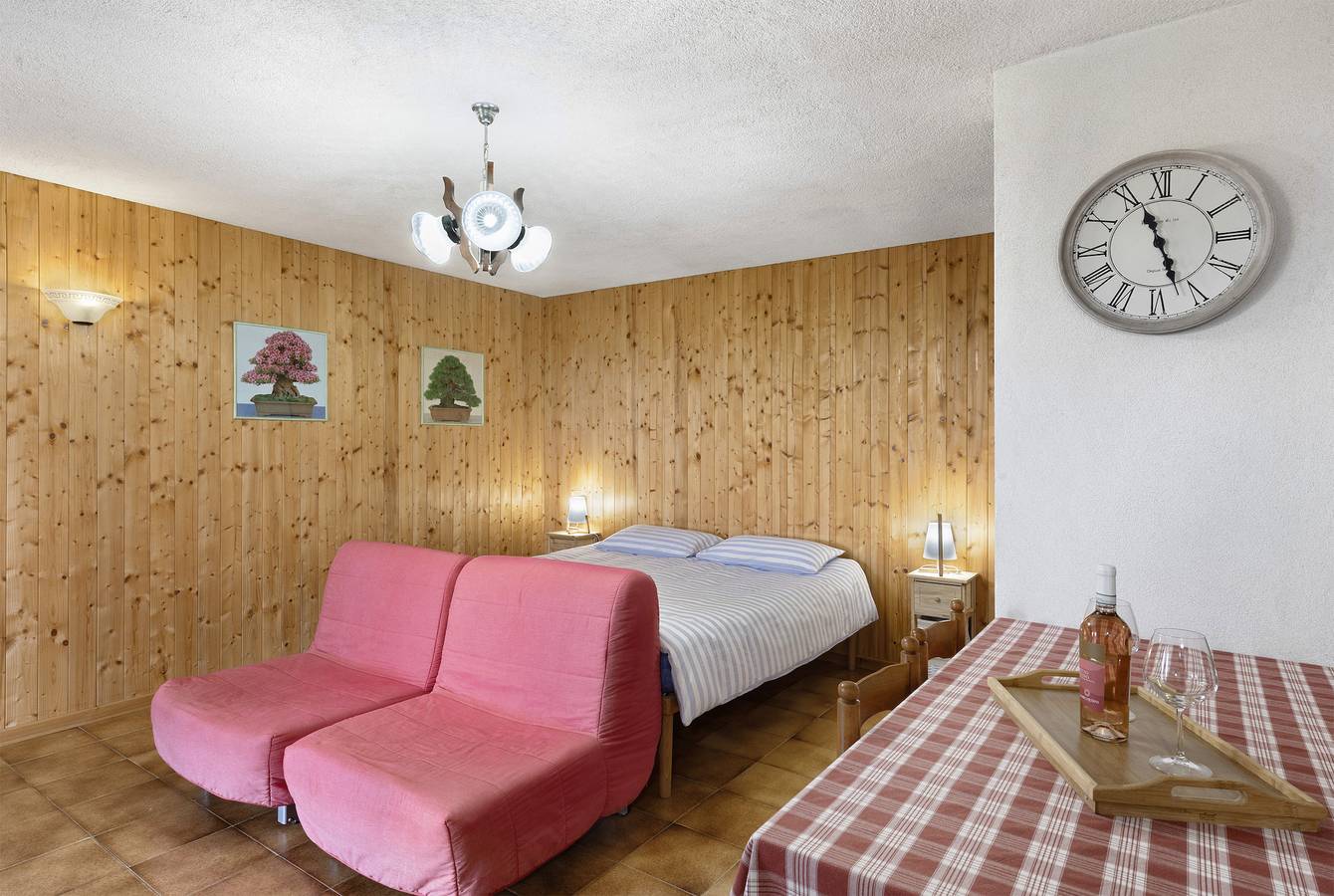 Studio entier, Studio 'Monoroom with Garden and Lake View' avec vue sur lac, terrasse privée et Wi-Fi in San Zeno di Montagna, Montagnes autour du lac de Garde