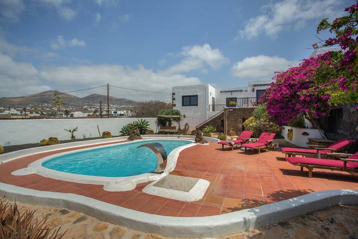 Appartement entier, Vacances 'Camelio' avec vue sur les montagnes, piscine privée et terrasse privée in Mácher, Tías