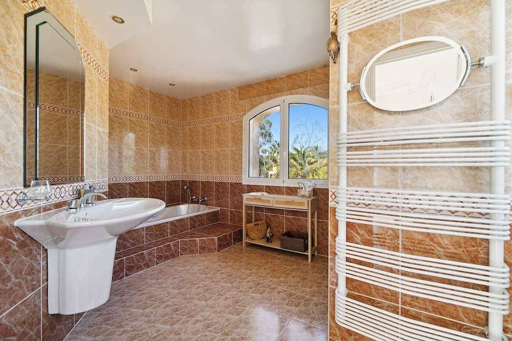 Exceptional Panorama, Near the Sea, private domain in Grimaud, Mediterranean Coast (France)