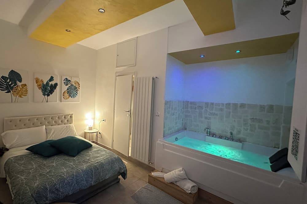 Le Plaisir Luxury Room in Martina Franca, Taranto Province
