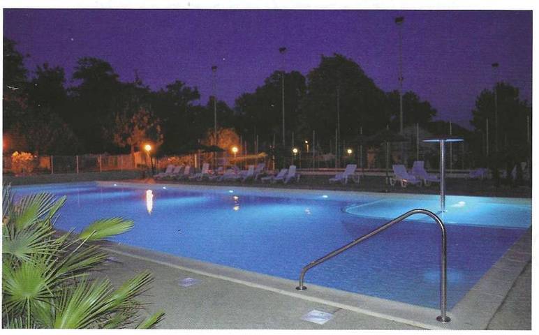 Camping pour 6 personnes, avec Terrasse ainsi que Jardin et Piscine à La Tremblade