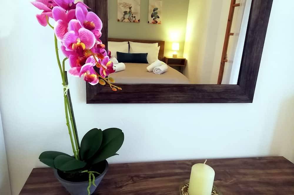 Entire apartment, Sea Rose Apartment - Less than 2 minutes away from All amenities in Kassiopi, Corfu