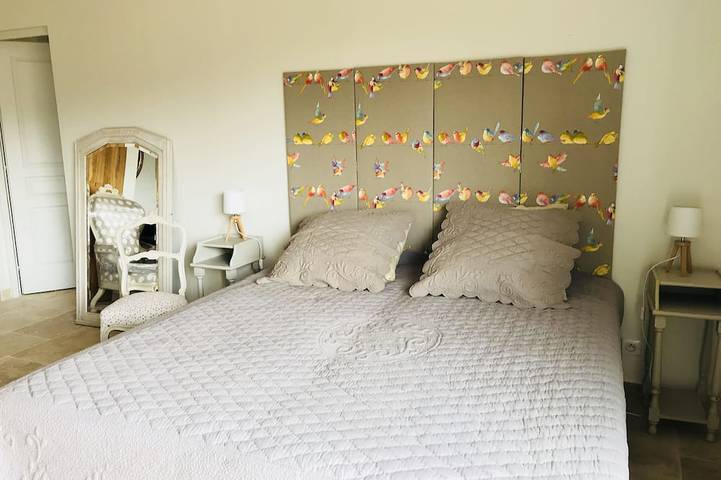 Location de vacances pour 17 personnes, avec terrasse ainsi que jardin et jacuzzi à Grambois - 4