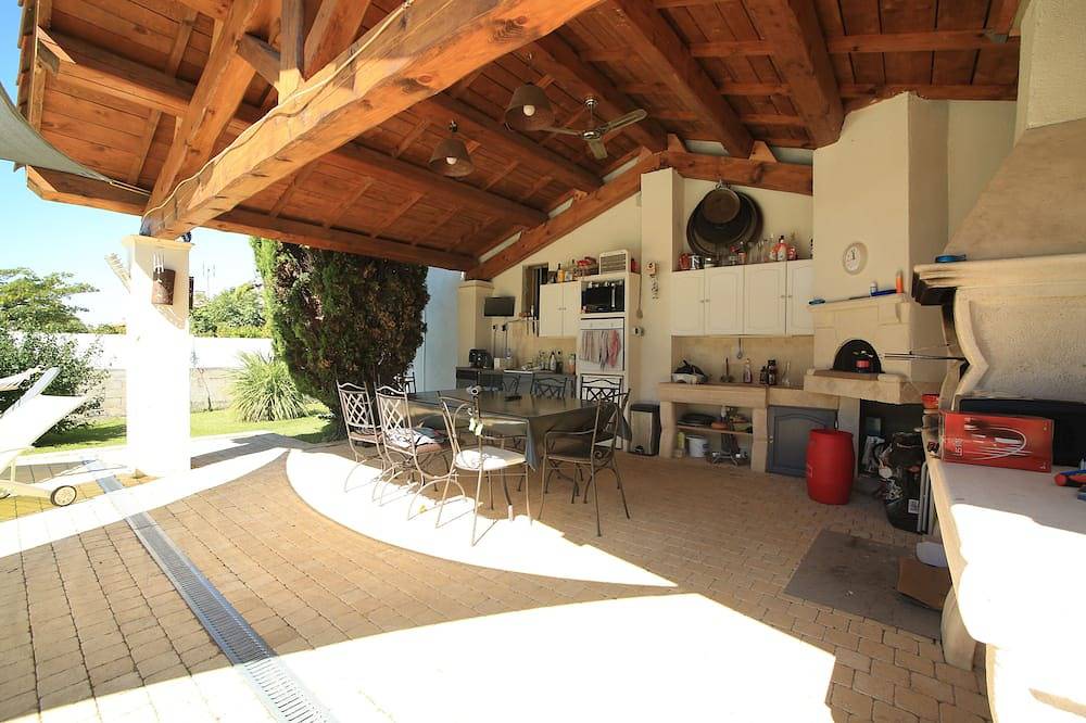 6 Pers., 2 dormitorios, baño, sala, comedor, patio, piscina, Familienunte in Camaret-sur-Aigues, Vaucluse