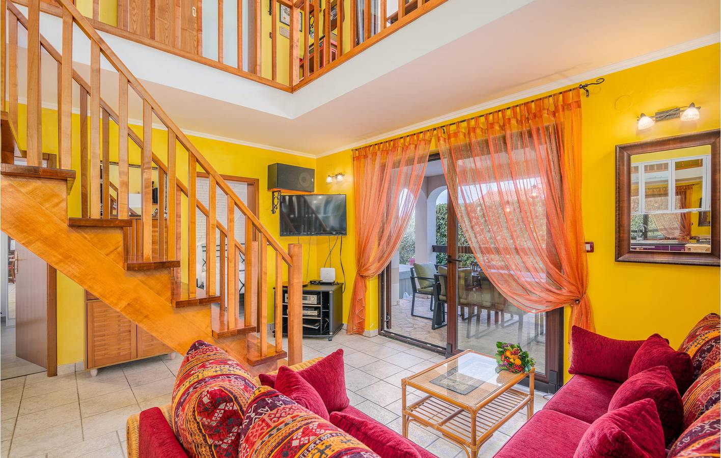 Moderne 135 m² große Wohnung mit Terrasse, Parkplatz und 1,5 km Entfernung zum Strand in Njivice, Krk