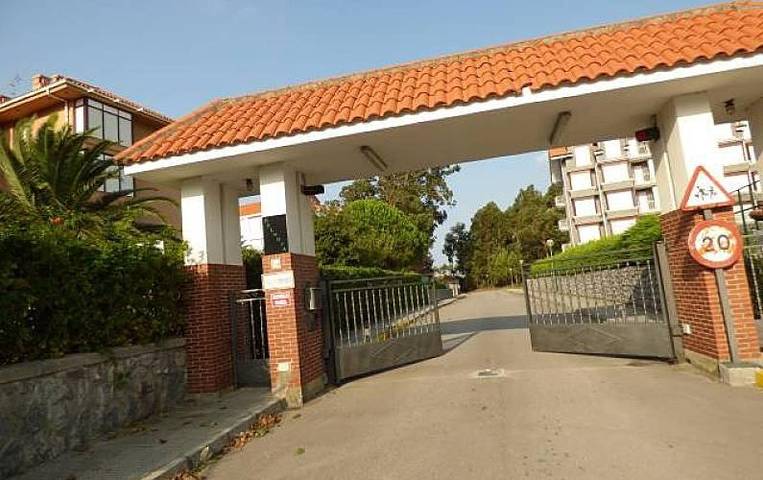 Gîte pour 6 personnes, avec bassin pour enfant et vue ainsi que piscine et jardin à Noja - 2