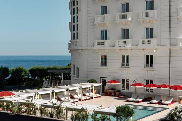 Hôtel pour 2 personnes, avec terrasse et piscine, animaux acceptés