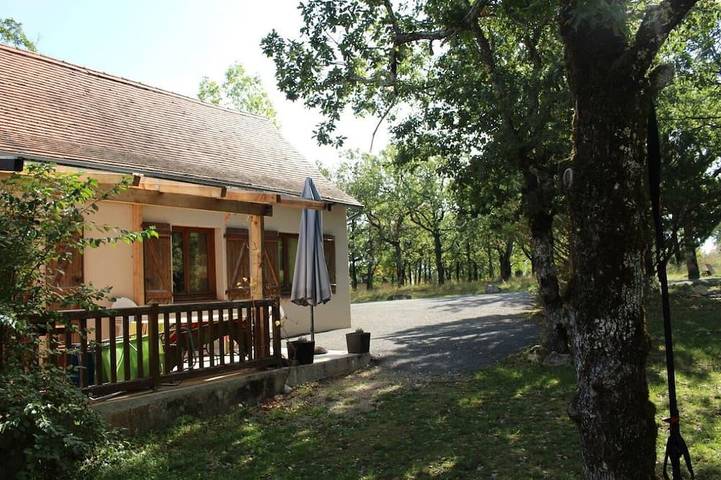 Location de vacances pour 5 personnes, avec terrasse et piscine à Saint-Jean-de-Laur