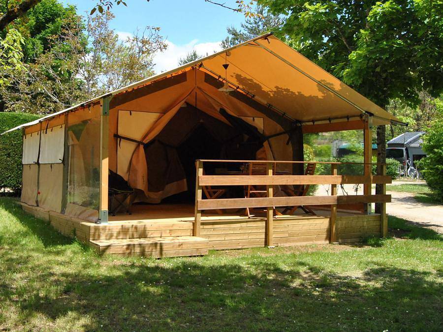 Camping maeva Escapades La Castillonderie - Tente en toile et en bois 4 personnes - Insolite - Tente Lodge 2 chambres - sans sanitaire in Thonac, Périgord Noir
