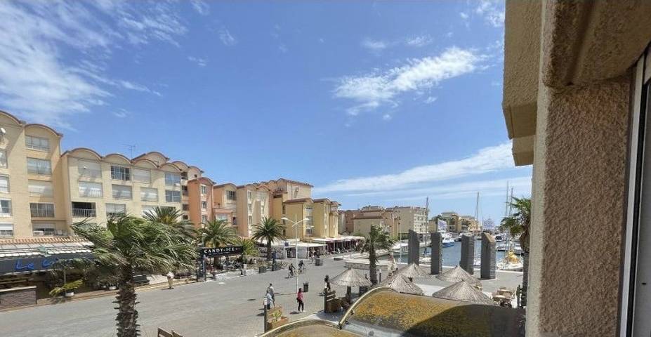 Gîte pour 4 personnes, avec balcon et piscine dans Port de Gruissan