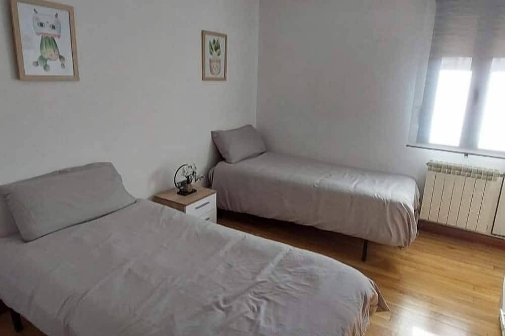 Apartamento entero, Amplio piso con terraza en Maliaño in Camargo, Costa de Cantabria