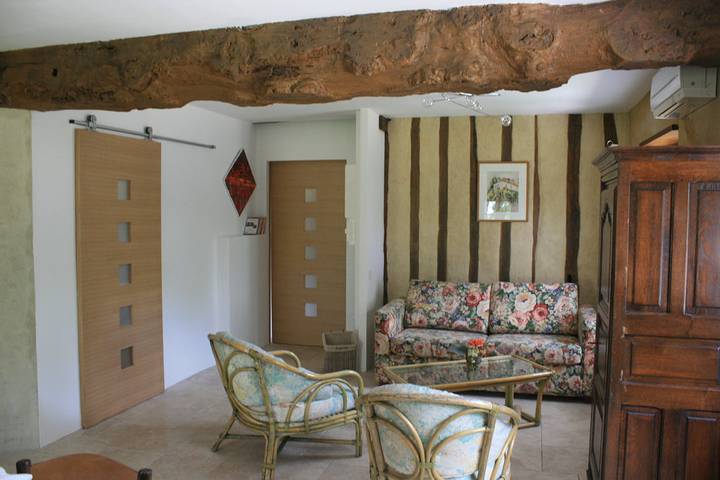 Gîte pour 2 personnes, avec piscine et jacuzzi ainsi que jardin et terrasse en France - 4