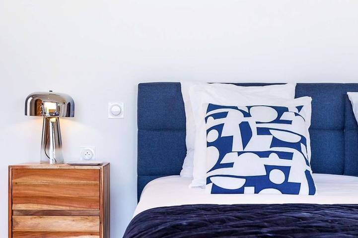 Location de vacances pour 8 personnes, avec piscine et jacuzzi ainsi que balcon et jardin à Plaissan - 4
